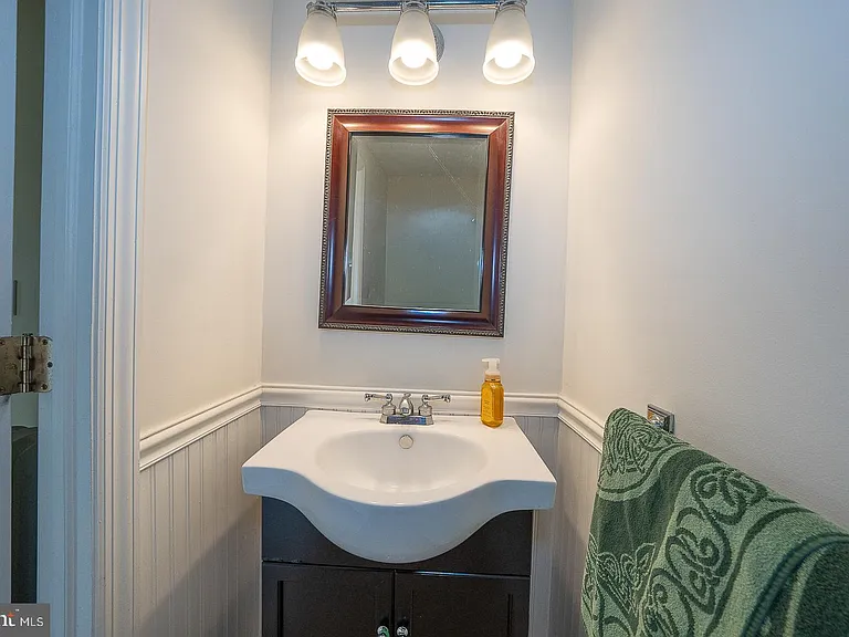 316 Locust Ave — Photo 11