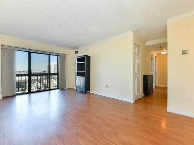 15 N Beacon St #612 — Photo 2