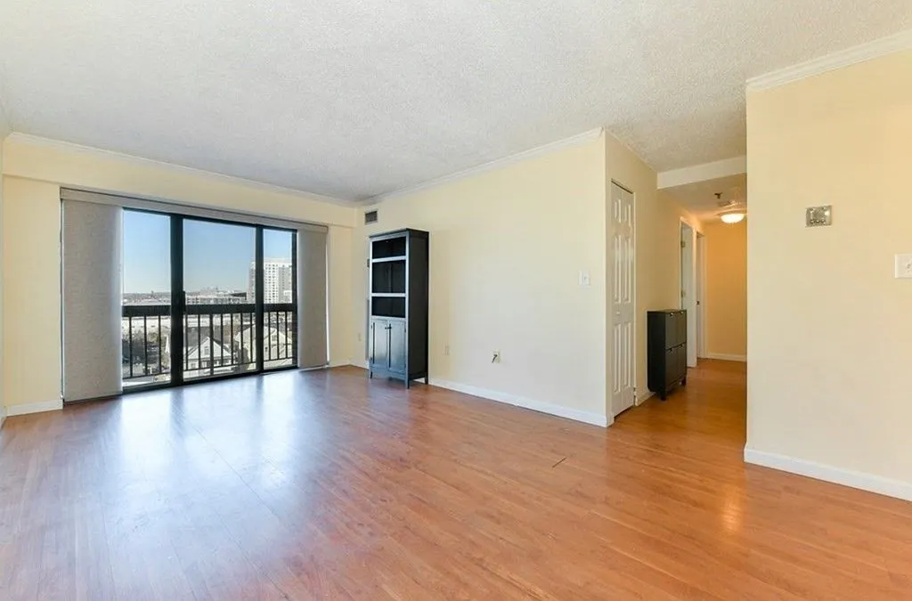 Building Photo - 15 N Beacon St #612