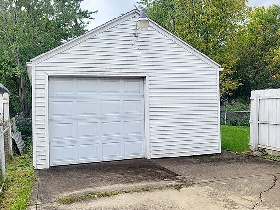 5th image of 411 W 27th St