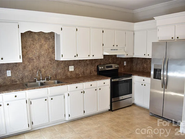 629 N Cedar St — Photo 5