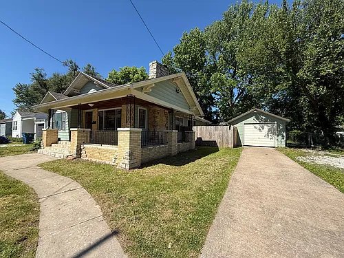 747 S Warren Ave Photo 1