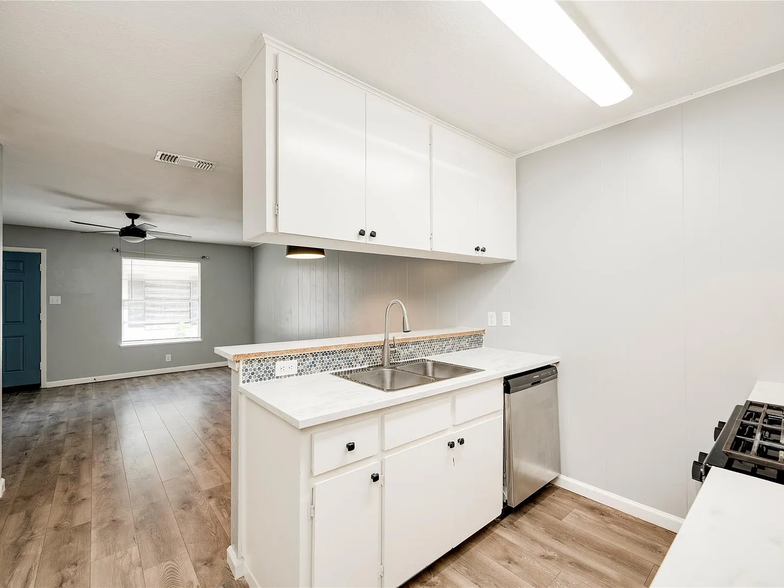 2 bed, 1.0 bath, 1596 sqft, $1,350 — Photo 1