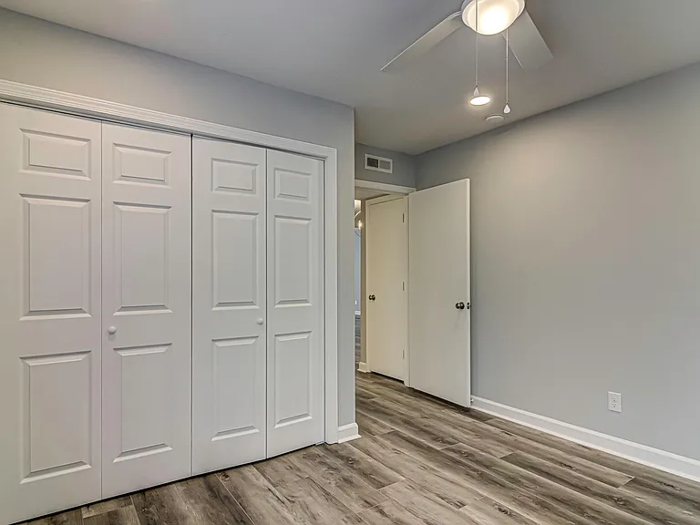 1518 Benjamin Pkwy #D — Photo 26