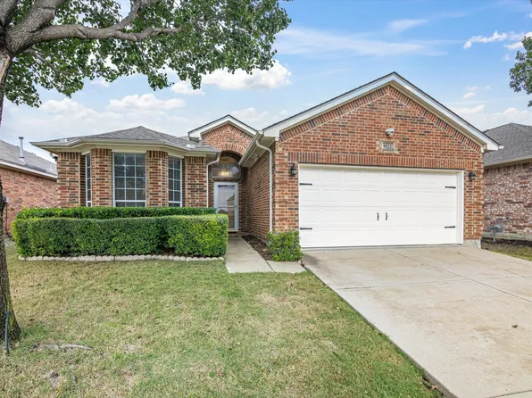 9921 Bend Ct, Fort Worth, TX 76177