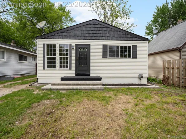 136 W New York Ave, Pontiac, MI 48340