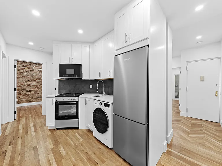 98 Thompson St #8 — Photo 1