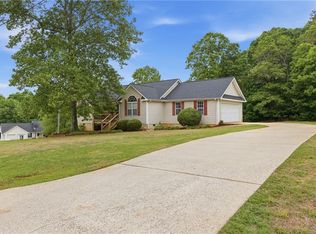 180 Rocky Shoals Trl, Mount Airy, GA 30563