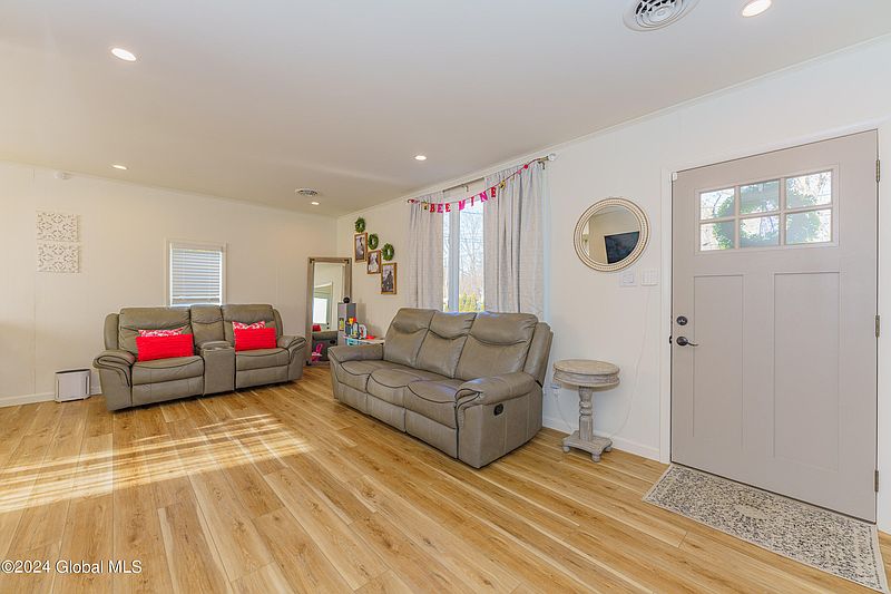 4th image of 4 Norfolk Street