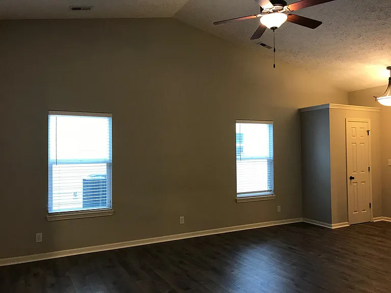 2385 Fleming Dr — Photo 4