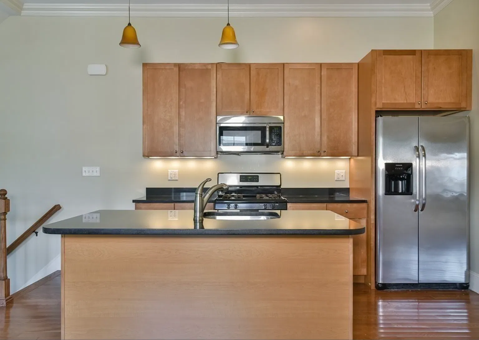 2 bed, 875 sqft, $3,000 — Photo 3