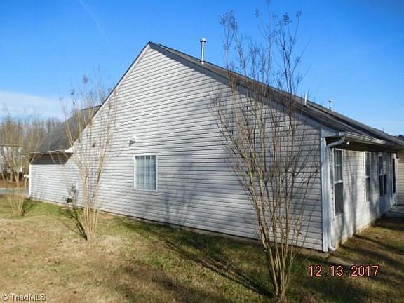 3rd image of 4088 Clovelly Dr