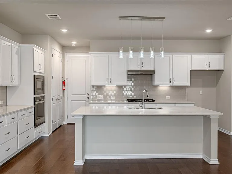 305 Bolivar Way #101 — Photo 5