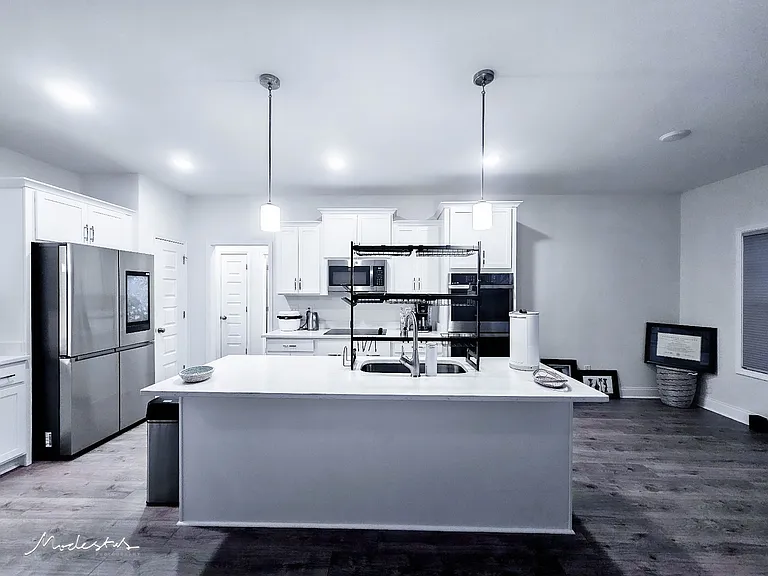 1718 Oak Forest Dr — Photo 3