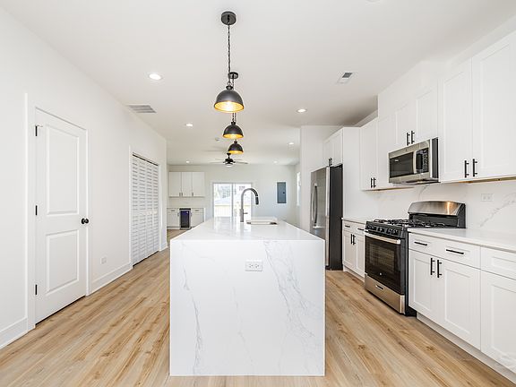 5th image of 544 N Lawndale Ave