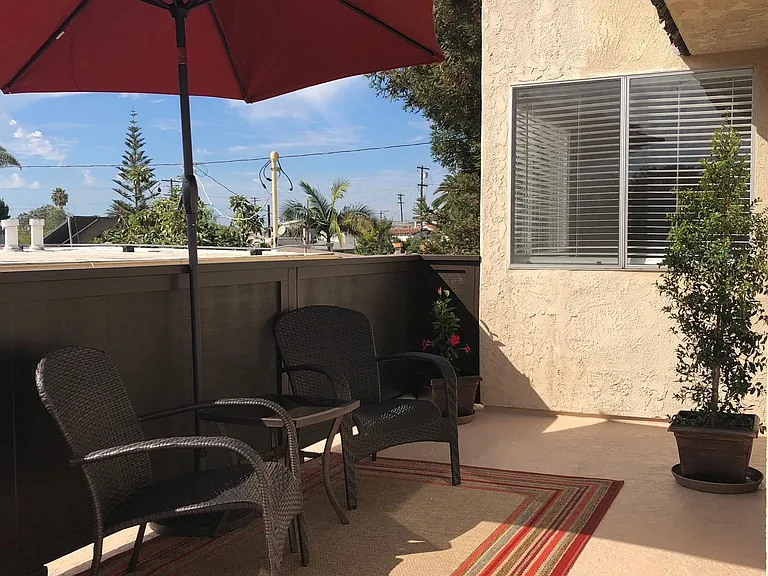 130 W Avenida Algodon #C — Photo 2