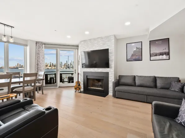 600 Harbor Boulevard image 1 of 28