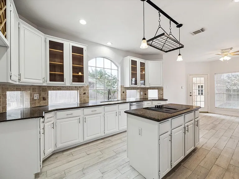 2715 Oakland Dr — Photo 11