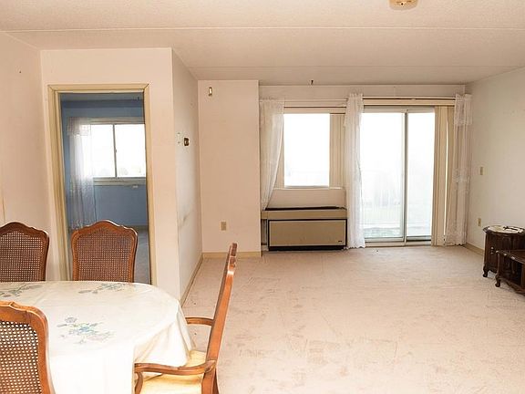 3rd image of 200 Cove Way Unit 204