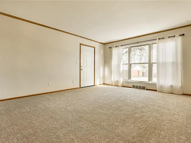 205 Tullahoma Dr — Photo 3