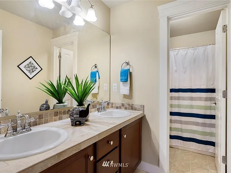 4450 Logan Dr NE — Photo 20