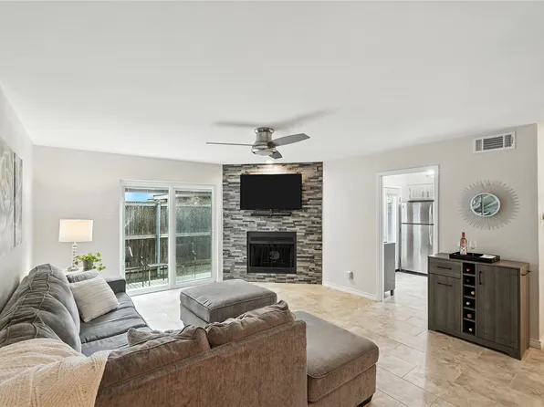 14800 Enterprise Dr APT 19B, Farmers Branch, TX 75234