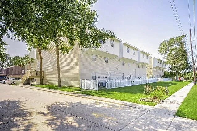 2 bed, 2.5 bath, 1219 sqft, $1,800 — Photo 3