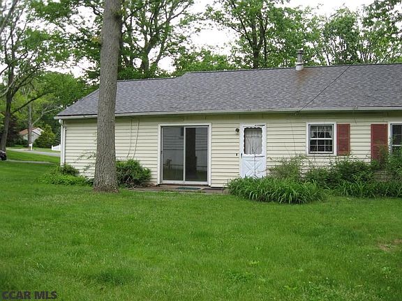 3rd image of 1940 N Oak Ln