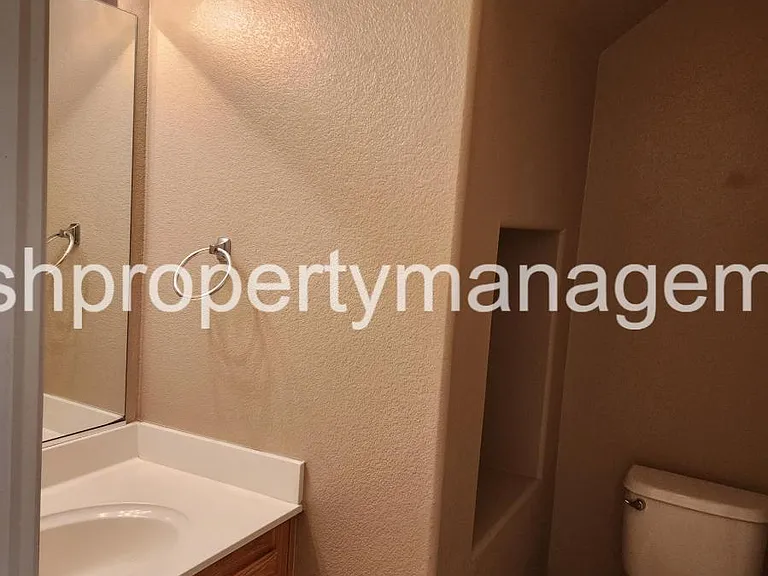 548 Navigator Dr — Photo 8