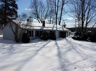 7 Woodridge Dr, Manchester, ME 04351