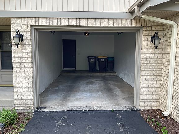 1 car garage, but extra deep!