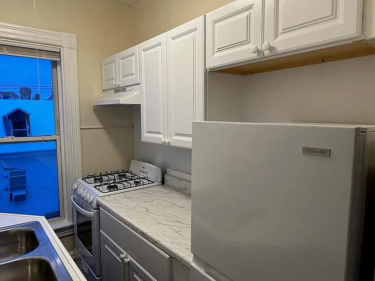 489 Pine St #3 — Photo 5