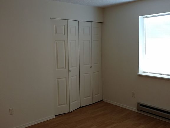 5th image of 4913 22nd Ave NE