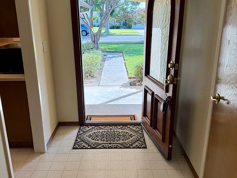 3123 W Teranimar Dr — Photo 3