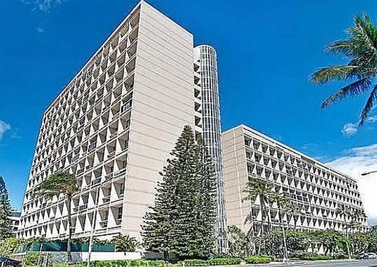 University Ave, Honolulu — Photo 1