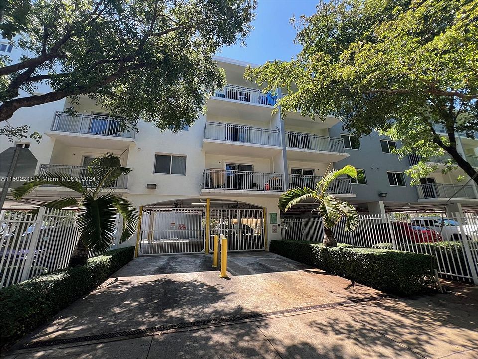 1st image of 502 SW 18th Ave APT 205
