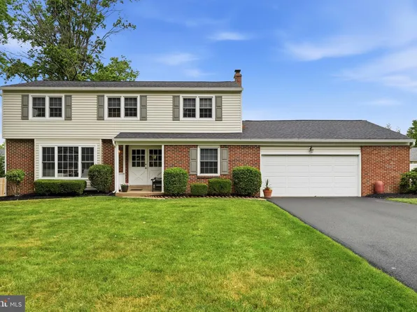 554 Keating Dr, Morrisville, PA 19067