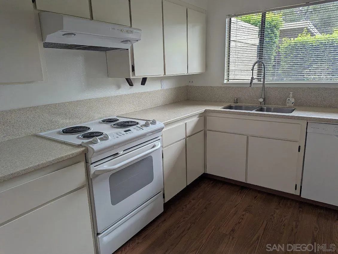 2 bed, 2.5 bath, 1388 sqft, $3,200 — Photo 4