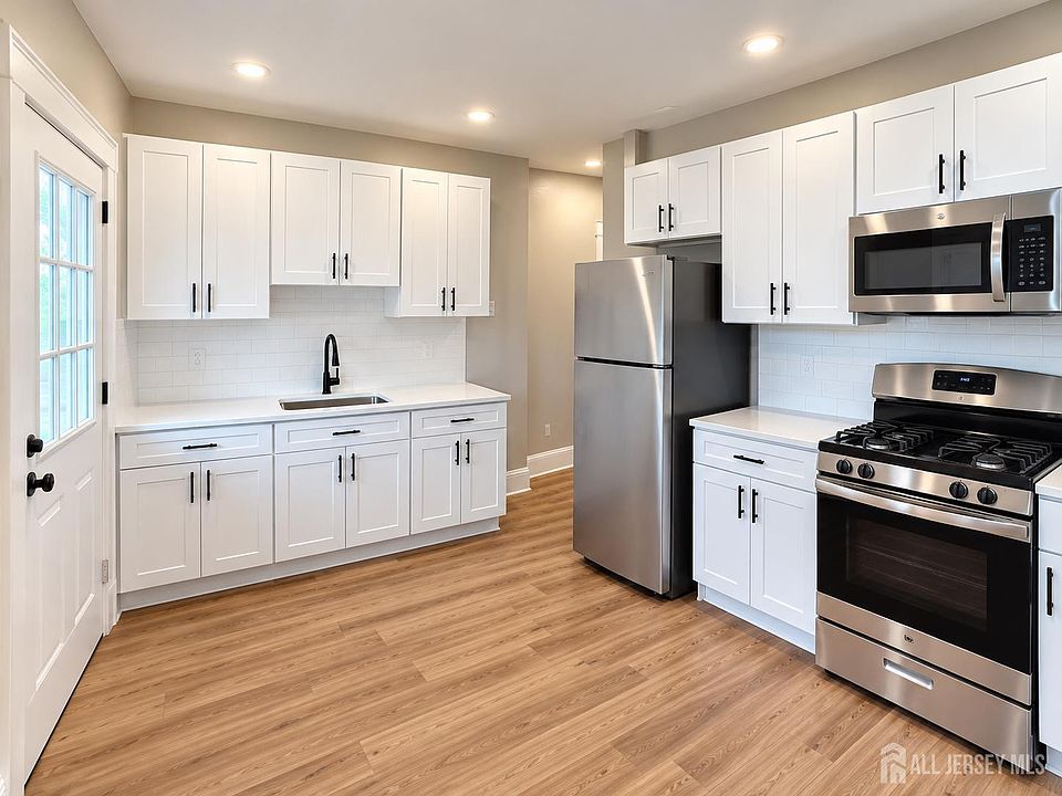2nd image of 899 Port Reading Ave