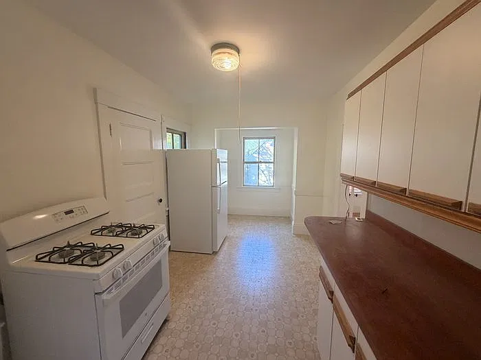 2 bed, 1.0 bath, $2,600 — Photo 2