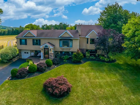 7 Deerfield Ln, Schwenksville, PA 19473