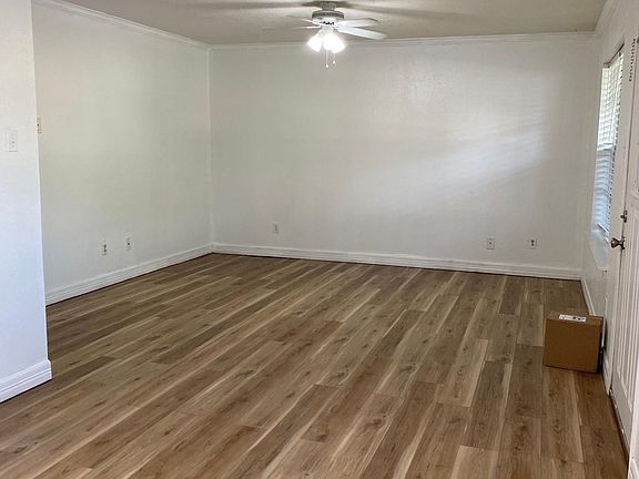 2nd image of 1001 San Saba Dr