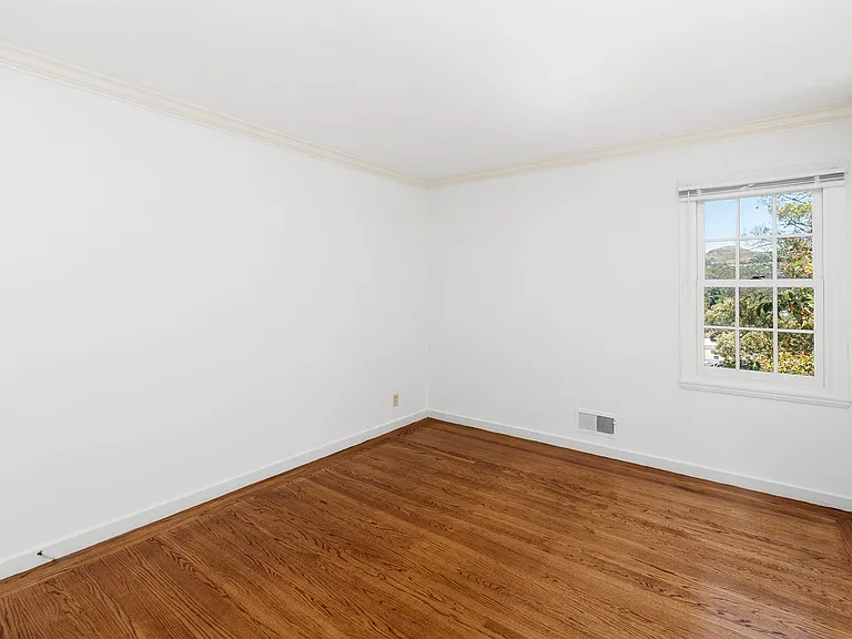 80 Castenada Ave — Photo 35