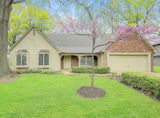10230 Linden St, Overland Park, KS 66207
