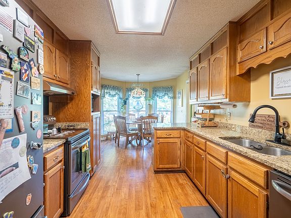 3rd image of 34 Morris Rd