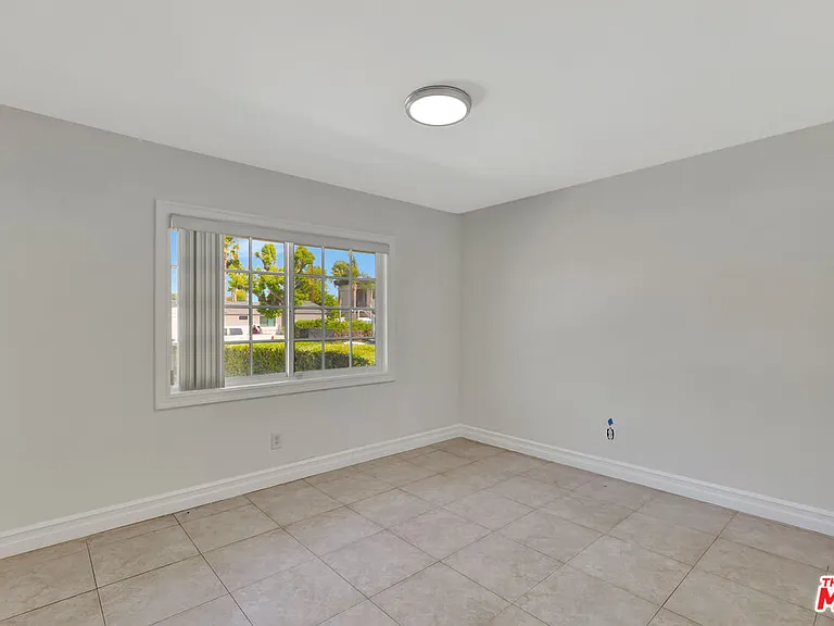 6421 Franrivers Ave — Photo 35