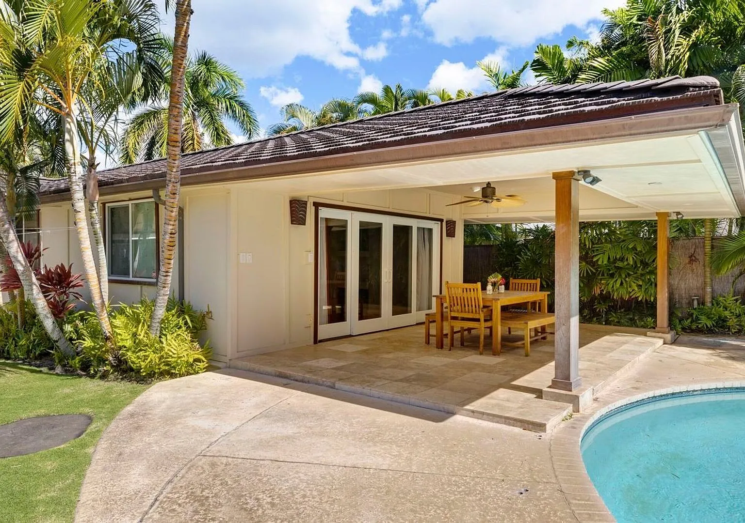 Modern Tropical Home w/Pool, Private Yard, & A/C. Kahala Breeze — Photo 2