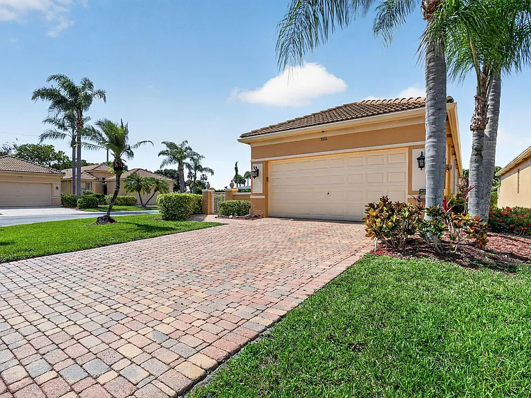7116 Cataluna Cir — Photo 3
