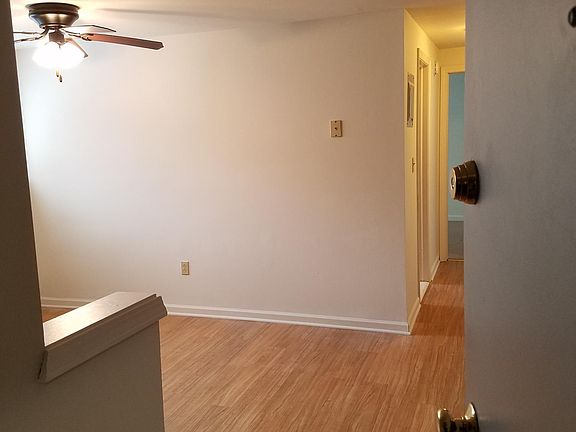 3rd image of 6 Losson Garden Dr APT 5