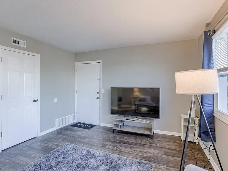 135 E Sheridan St #4 — Photo 7